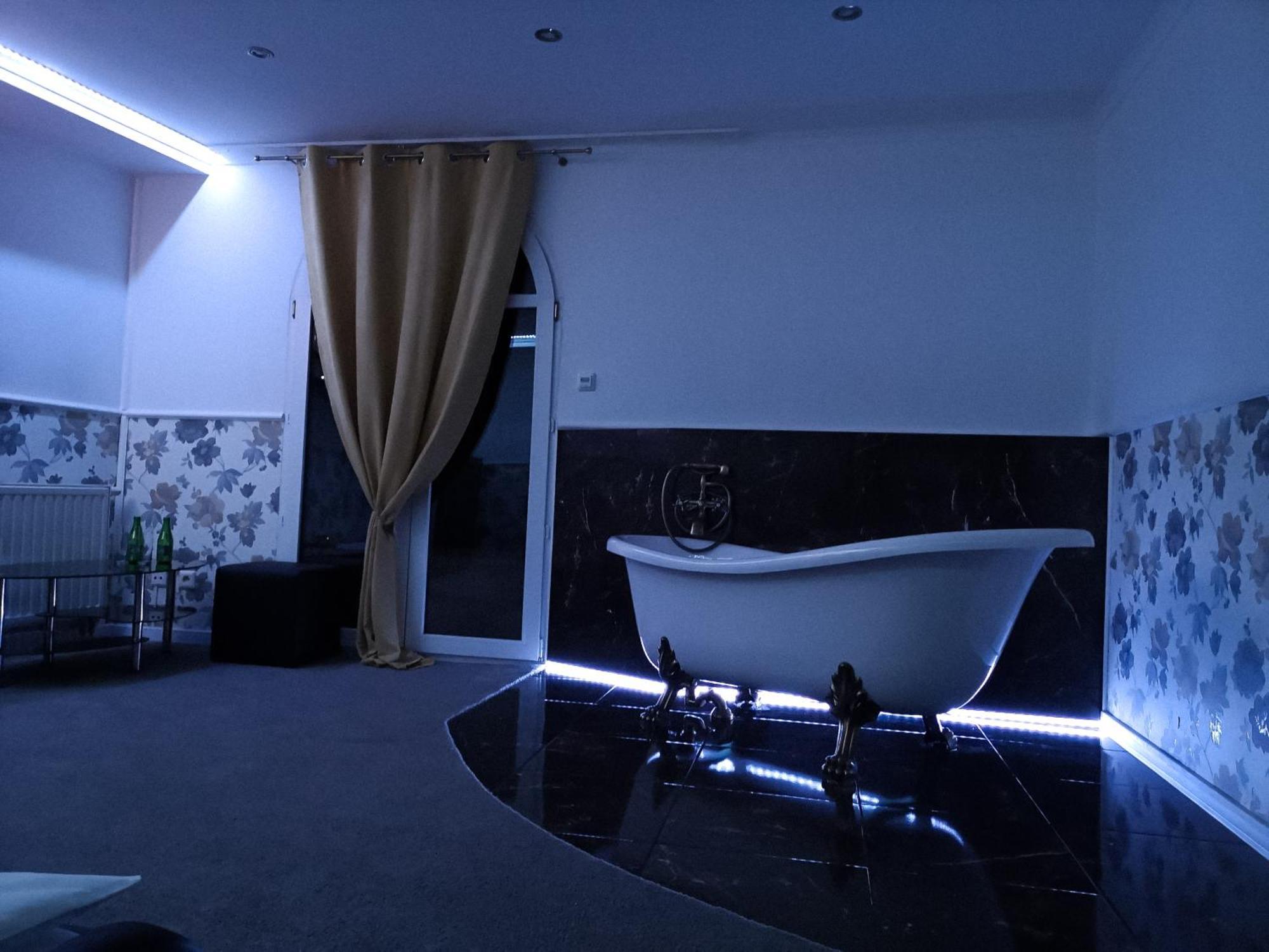 Hotel Tara Kielce Kültér fotó
